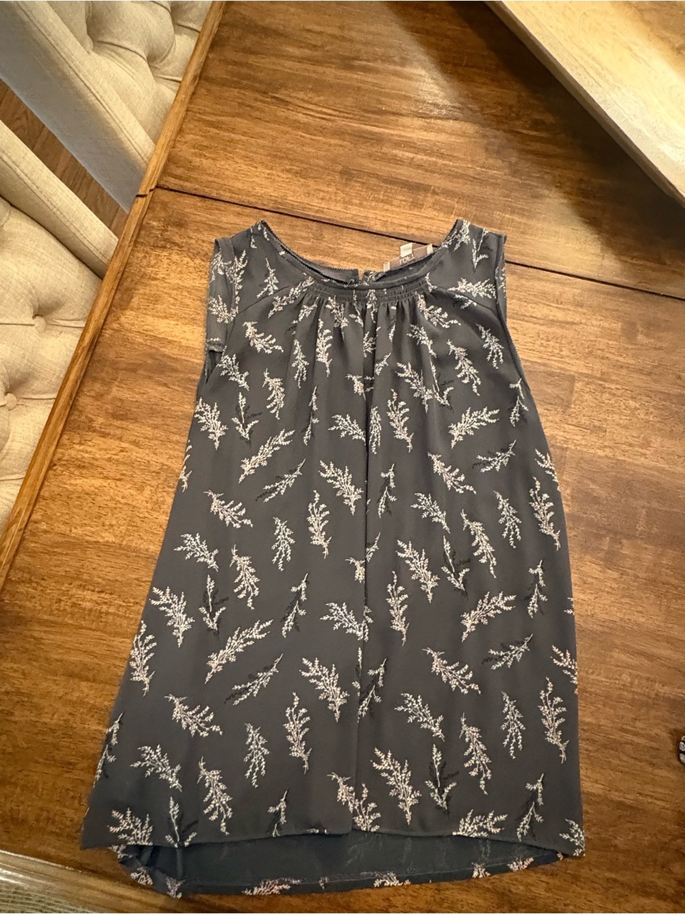 Lot of 3 Ann Taylor LOFT Sleeveless Blouses - Picture 4 of 7